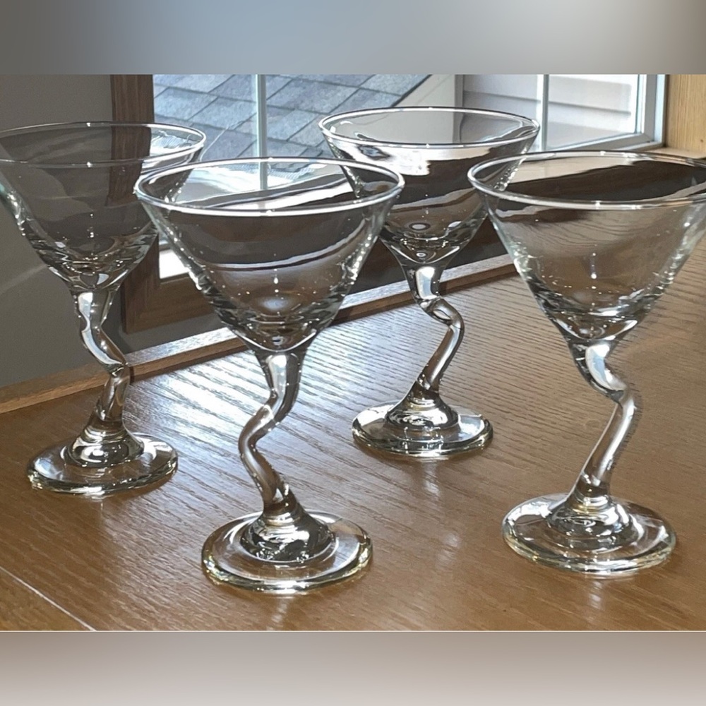Set of 4 (four) Libbey Clear Z-Stem Zig Zag Martini Glasses Mint, Like New